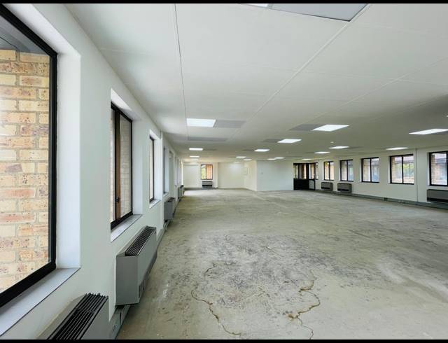 214M² OFFICE TO LET IN VORNA VALLEY